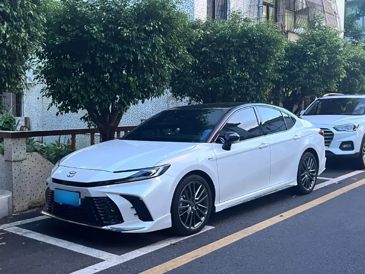 2024 Toyota Camry 2.0L 152HP L4 E-CVT Hybrid