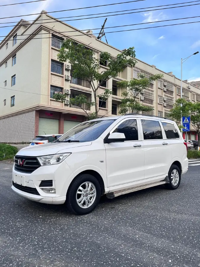 2019 WuLing HongGuang Plus 1.5T 147HP L4 6MT