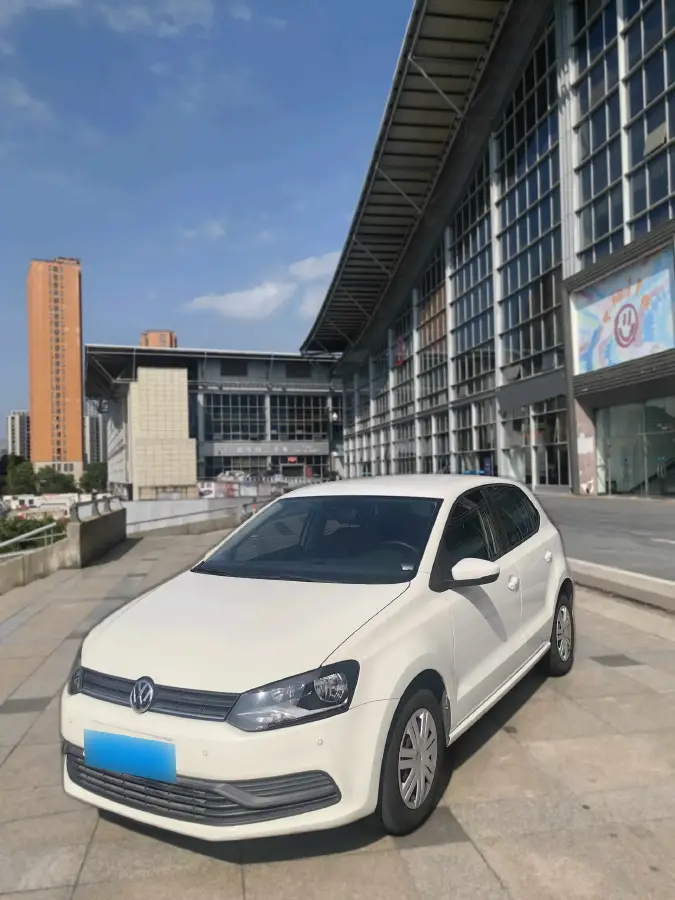 2016 Volkswagen Polo 1.4L 90HP L4 6AT