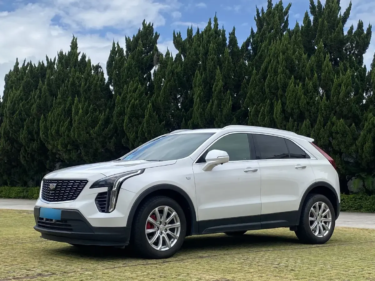 2018 Cadillac XT4 2.0T 241HP L4 9AT