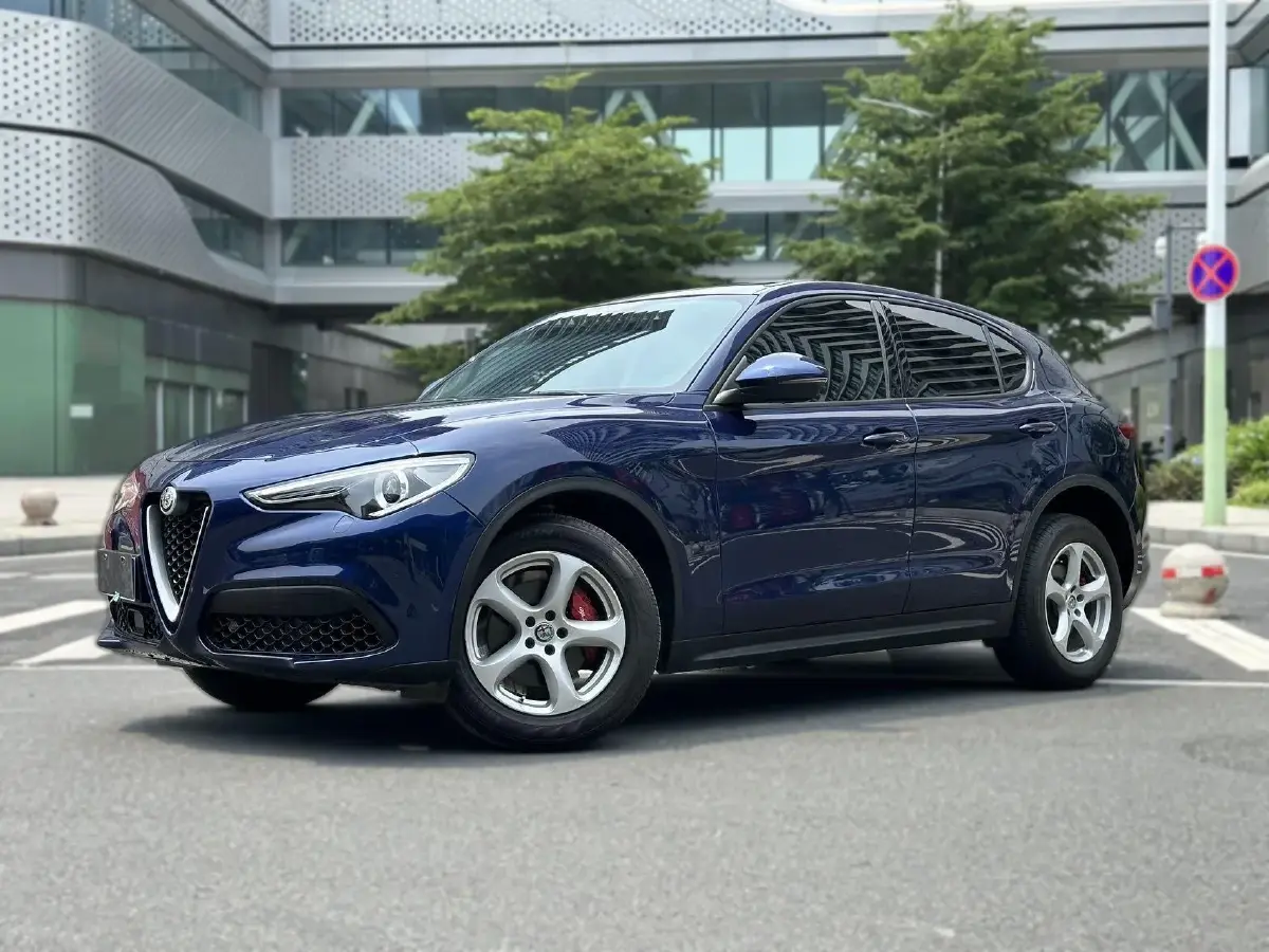 2017 Alfa Romeo Stelvio 2.0T 200HP L4 8AT