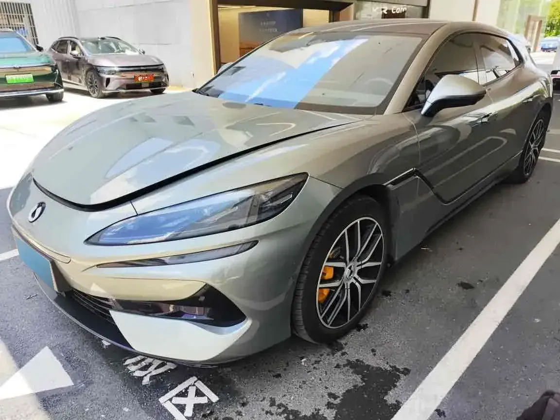 2024 Denza DenzaZ9GT 2.0T 207HP L4 E-CVT PHEV 38.5KWH