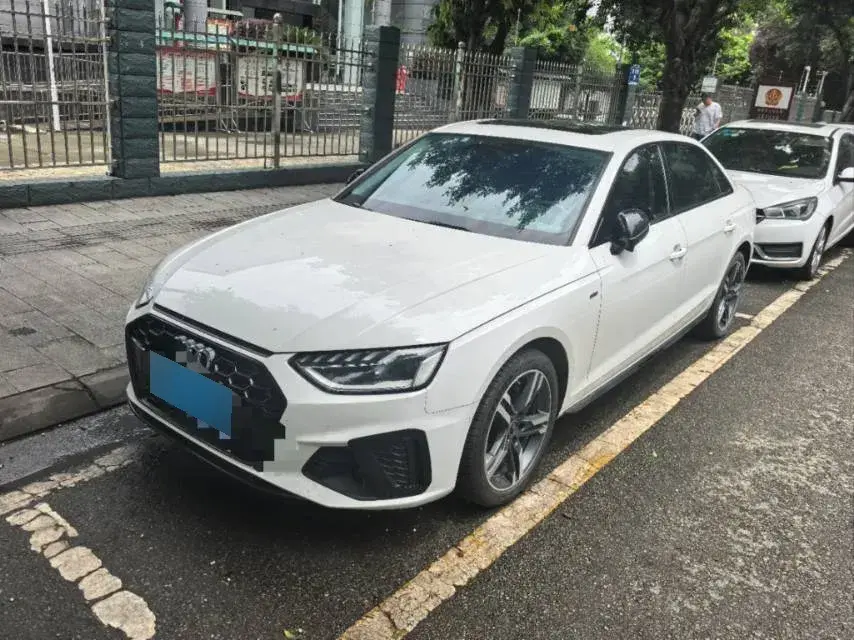 2022 Audi A4L 2.0T 190HP L4 7DCT