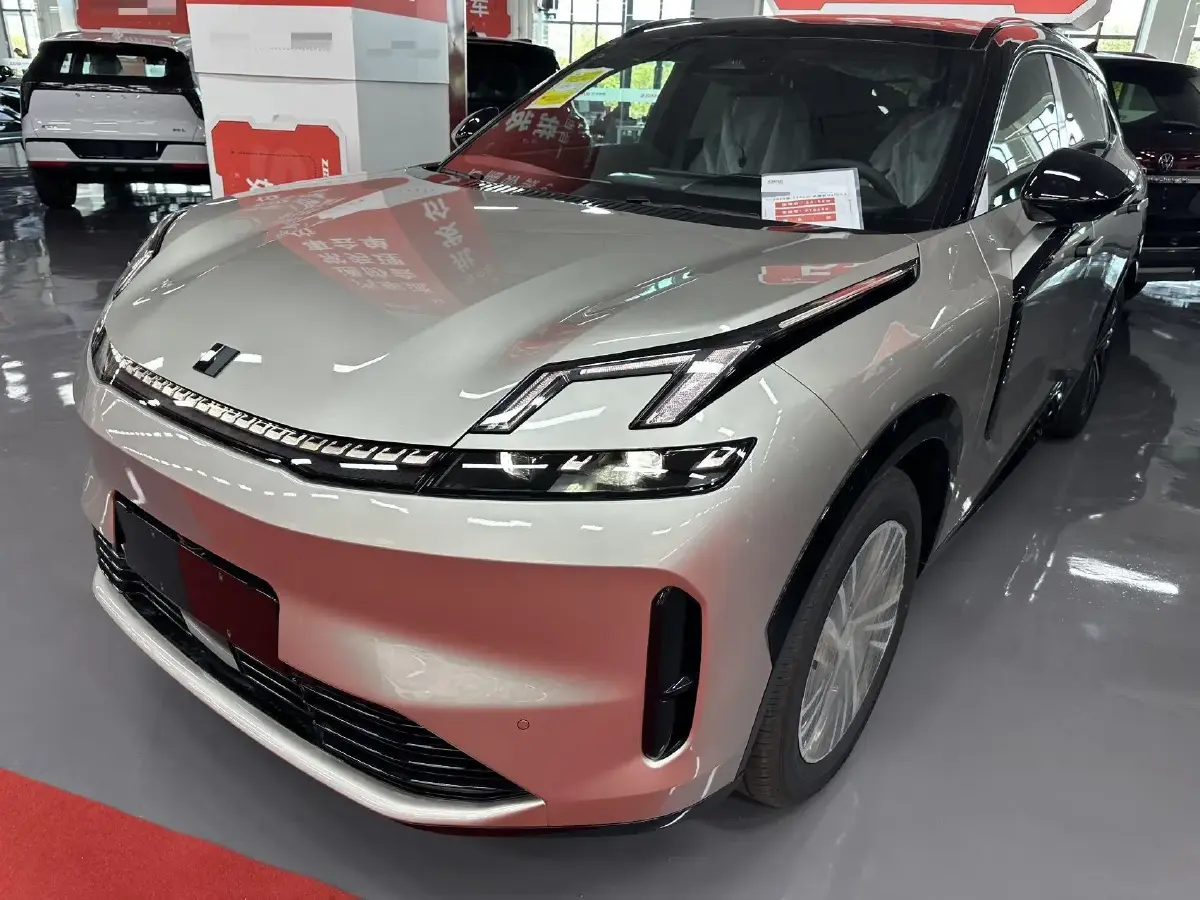 2025 LYNK&CO 08 EM-P 1.5T 163HP L4 3DHT PHEV 21.2KWH