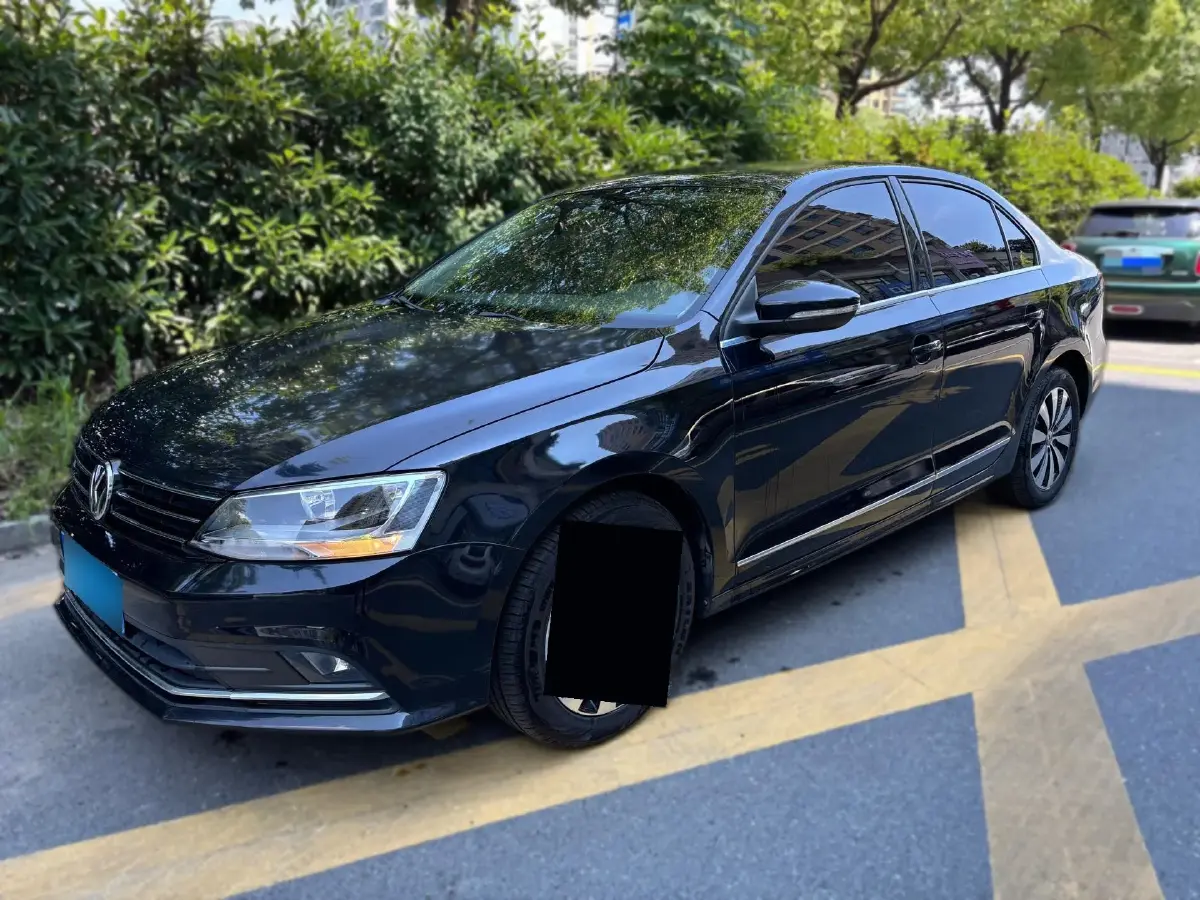 2017 Volkswagen Sagitar 1.2T 110HP L4 7DCT