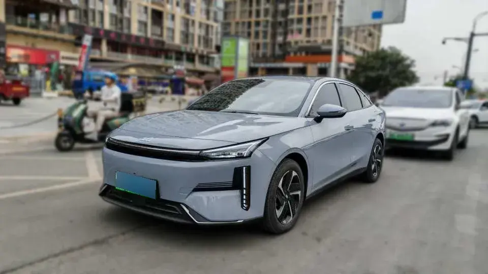 2023 Geely Galaxy L6 1.5T 163HP L4 3DHT PHEV