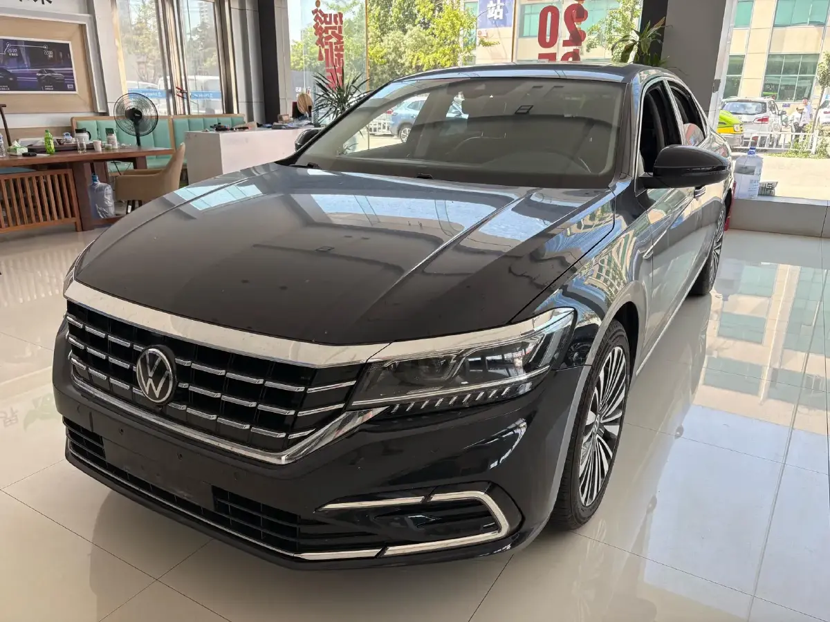 2021 Volkswagen Passat 2.0T 220HP L4 7DCT
