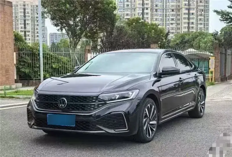 2023 Volkswagen Passat 2.0T 186HP L4 7DCT