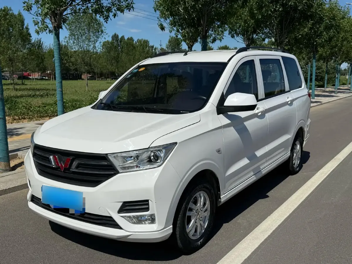 2019 WuLing HongGuang Plus 1.5T 147HP L4 6MT