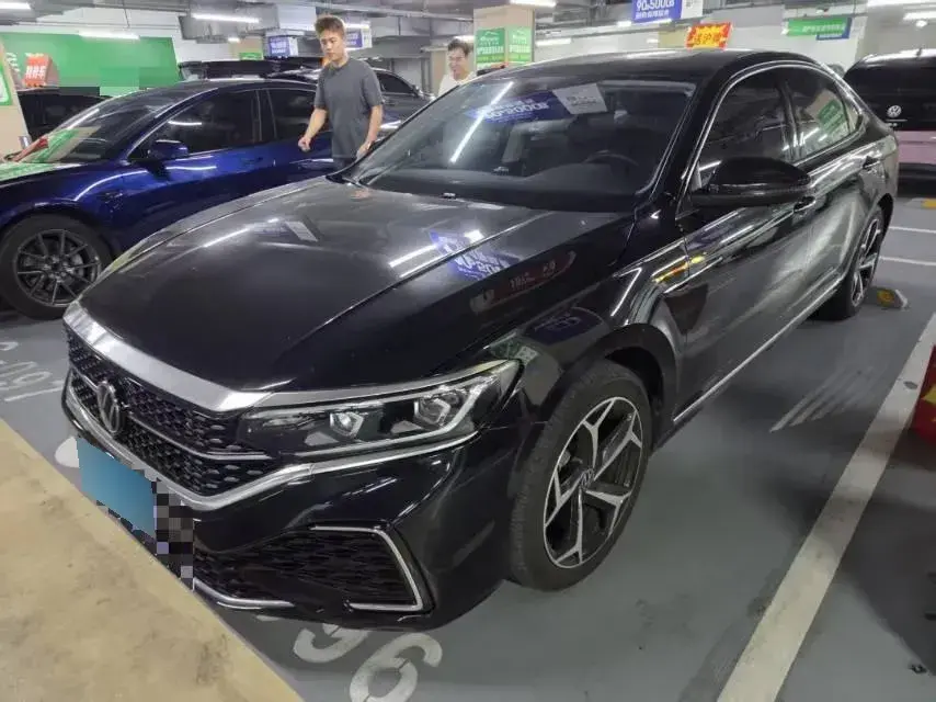 2023 Volkswagen Passat 2.0T 186HP L4 7DCT