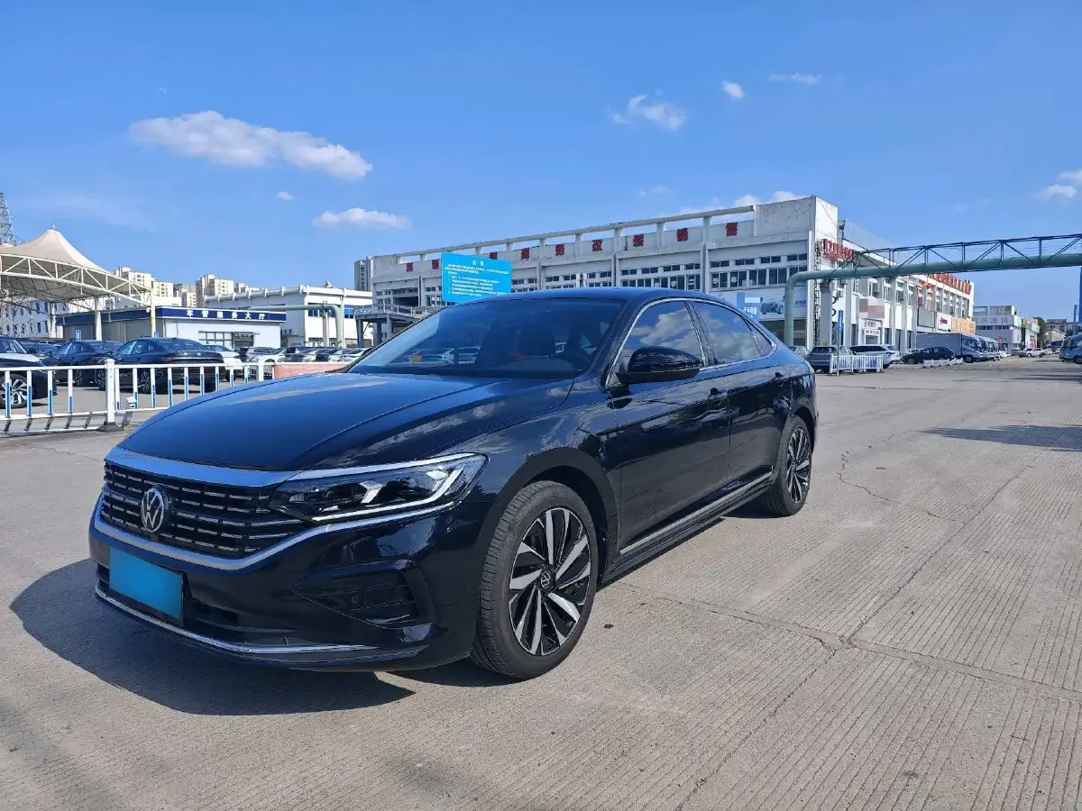 2022 Volkswagen Passat 2.0T 186HP L4 7DCT