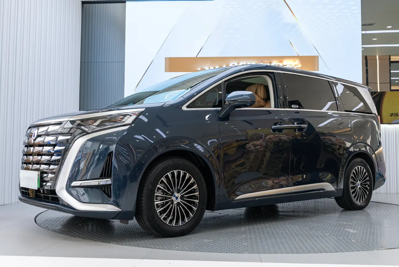 2024 Denza D9 1.5T 139HP L4 E-CVT PHEV 40KWH