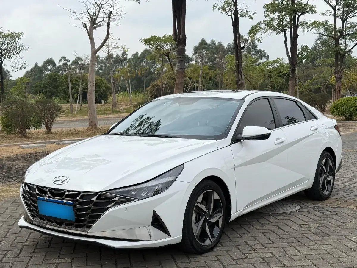 2022 Hyundai Elantra 1.5L 115HP L4 CVT