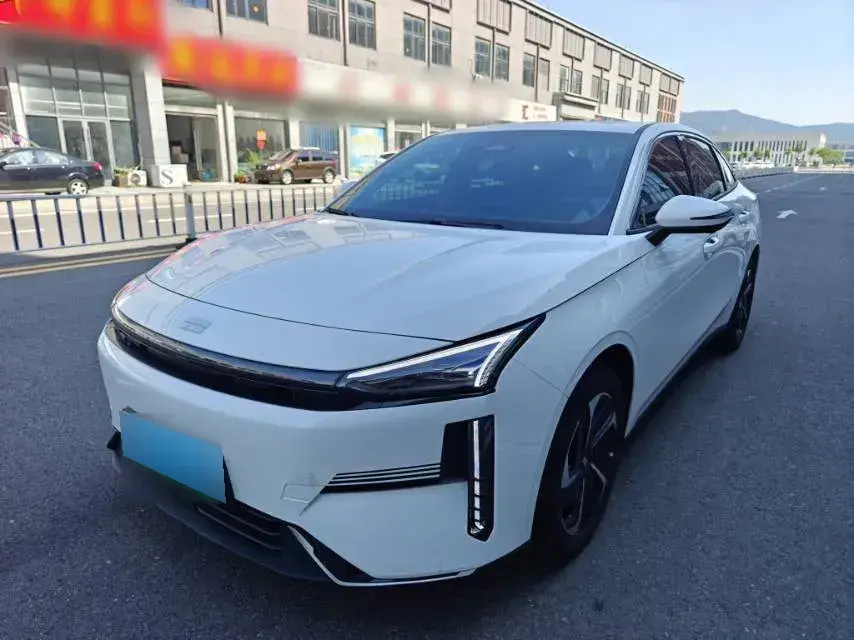 2025 Geely Galaxy L6 1.5L 112HP L4 1DHT PHEV 19.09KWH