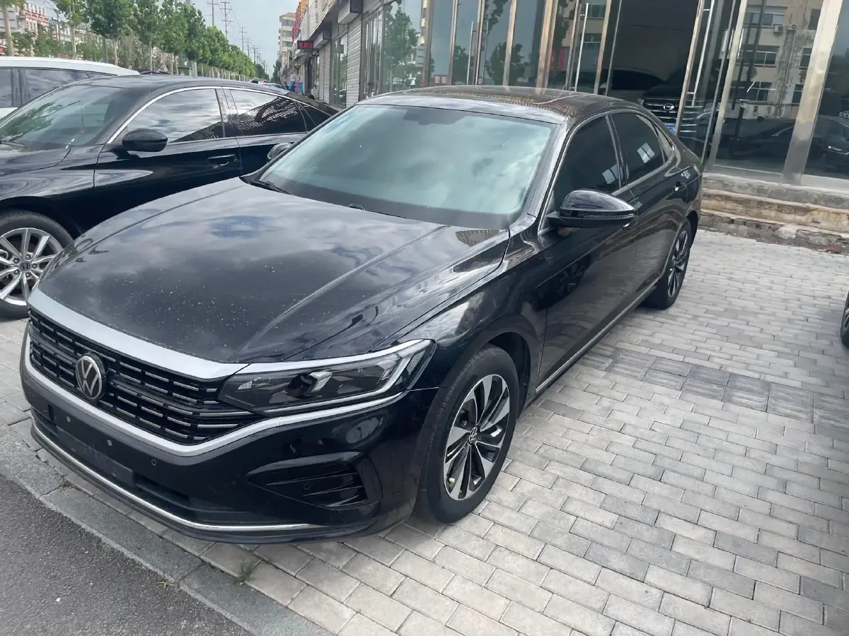 2023 Volkswagen Passat 2.0T 186HP L4 7DCT