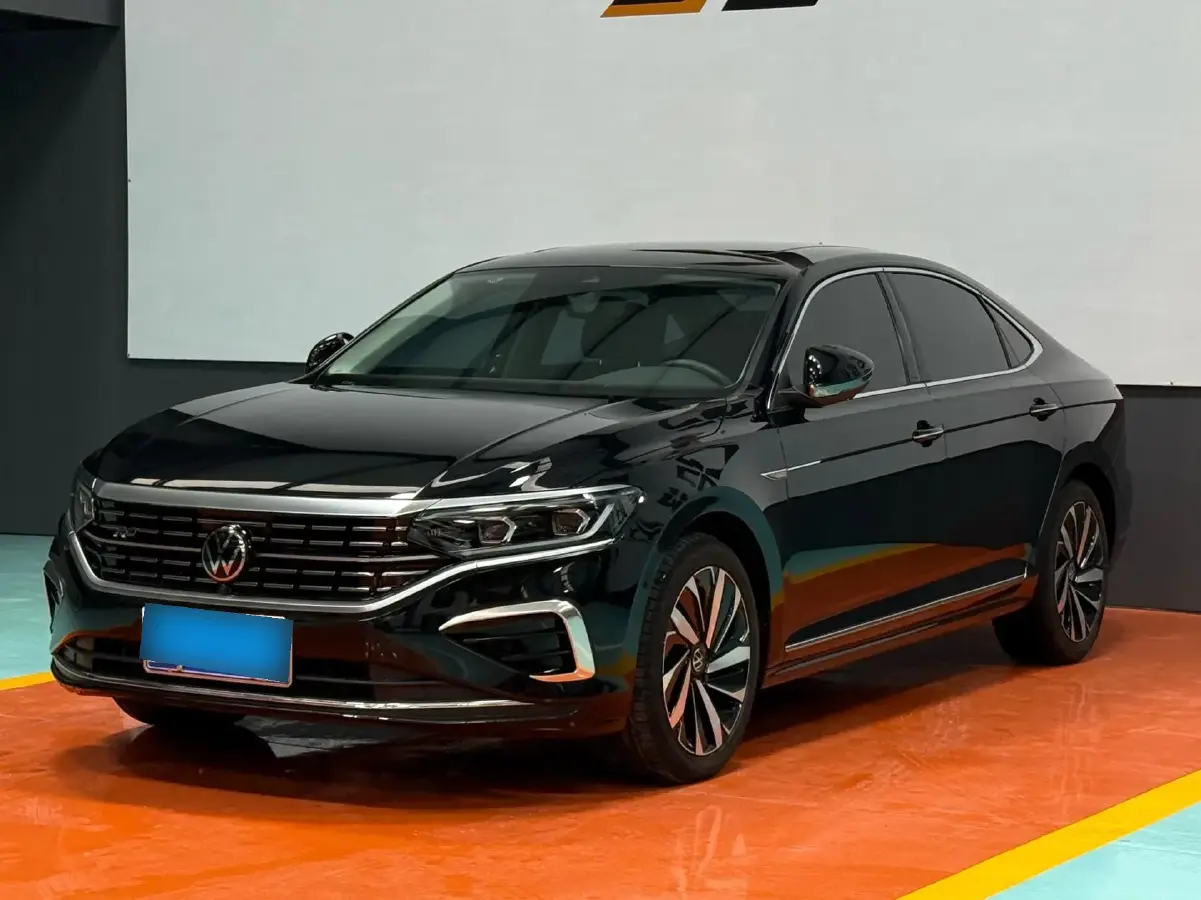 2024 Volkswagen Passat 2.0T 220HP L4 7DCT