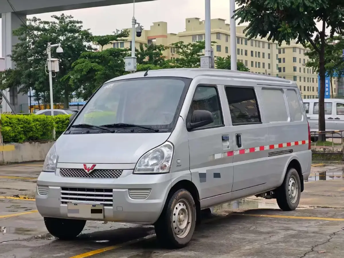 2020 WuLing RongGuang 1.5L 99HP L4 5MT
