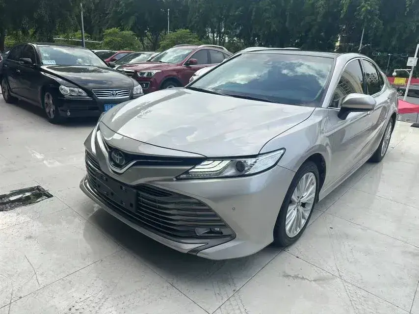 2019 Toyota Camry 2.5L 209HP L4 8AT