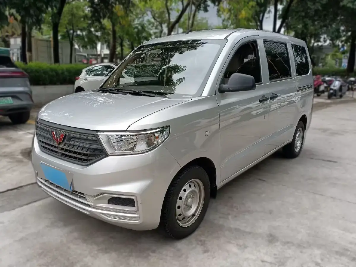 2022 WuLing HongGuang V 1.5L 99HP L4 6MT
