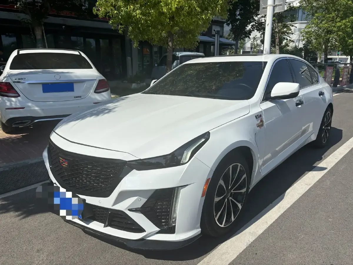 2022 Cadillac CT5 2.0T 237HP L4 10AT