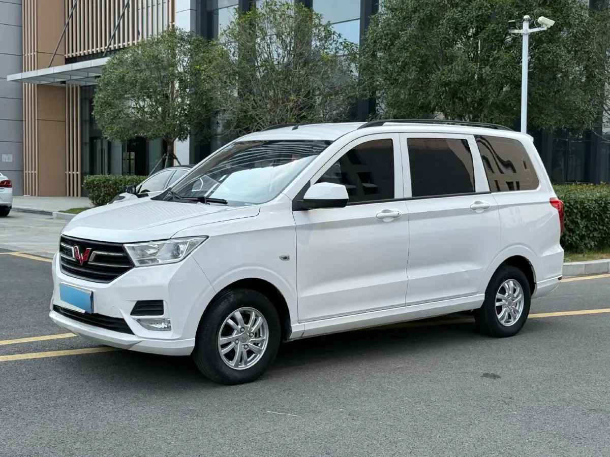 2019 WuLing HongGuang Plus 1.5T 147HP L4 6MT