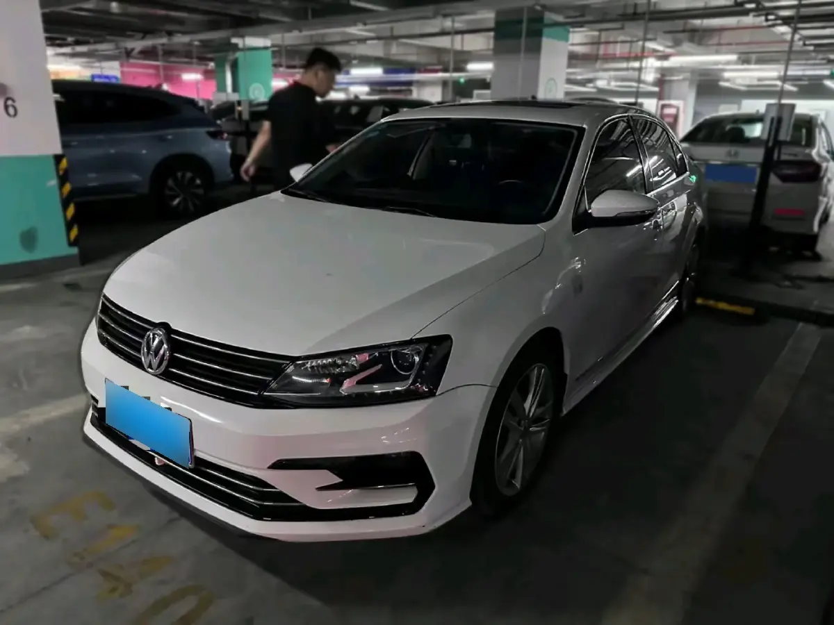 2018 Volkswagen Sagitar 1.4T 150HP L4 7DCT