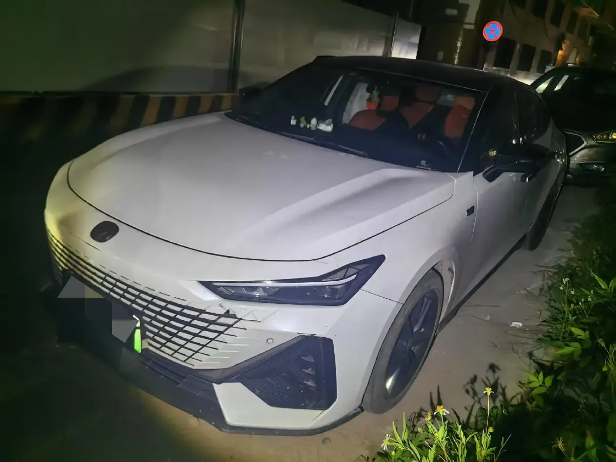 2023 ChangAn UNI-V iDD 1.5T 170HP L4 6TCT PHEV 18.4KWH