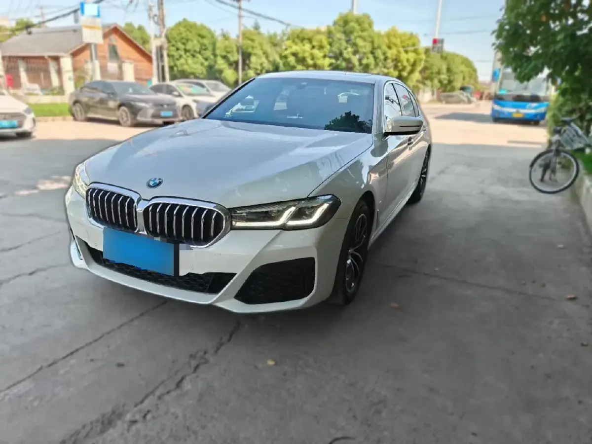 2022 BMW 5 Series 2.0T 184HP L4 8AT