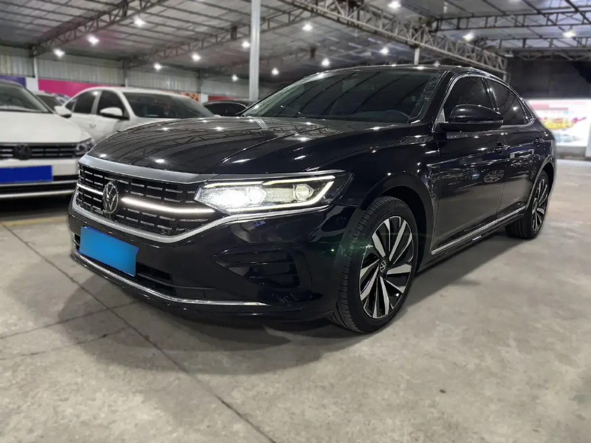 2023 Volkswagen Passat 2.0T 186HP L4 7DCT