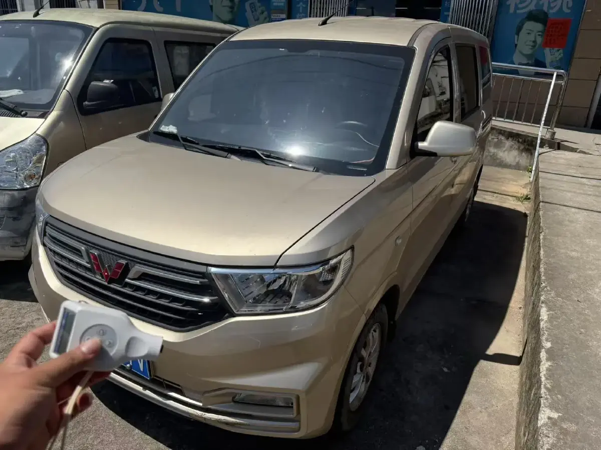 2022 WuLing HongGuang V 1.5L 99HP L4 6MT