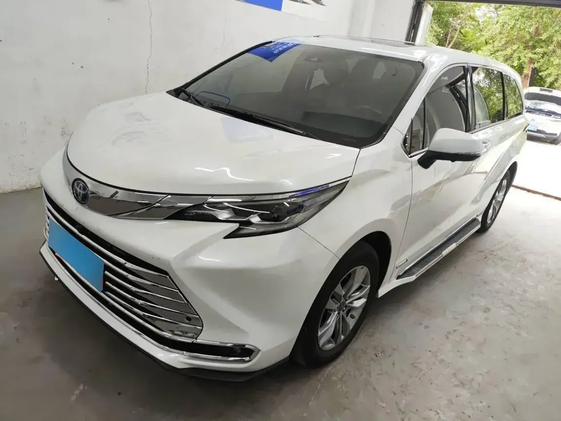 2023 Toyota Sienna 2.5L 189HP L4 E-CVT Hybrid