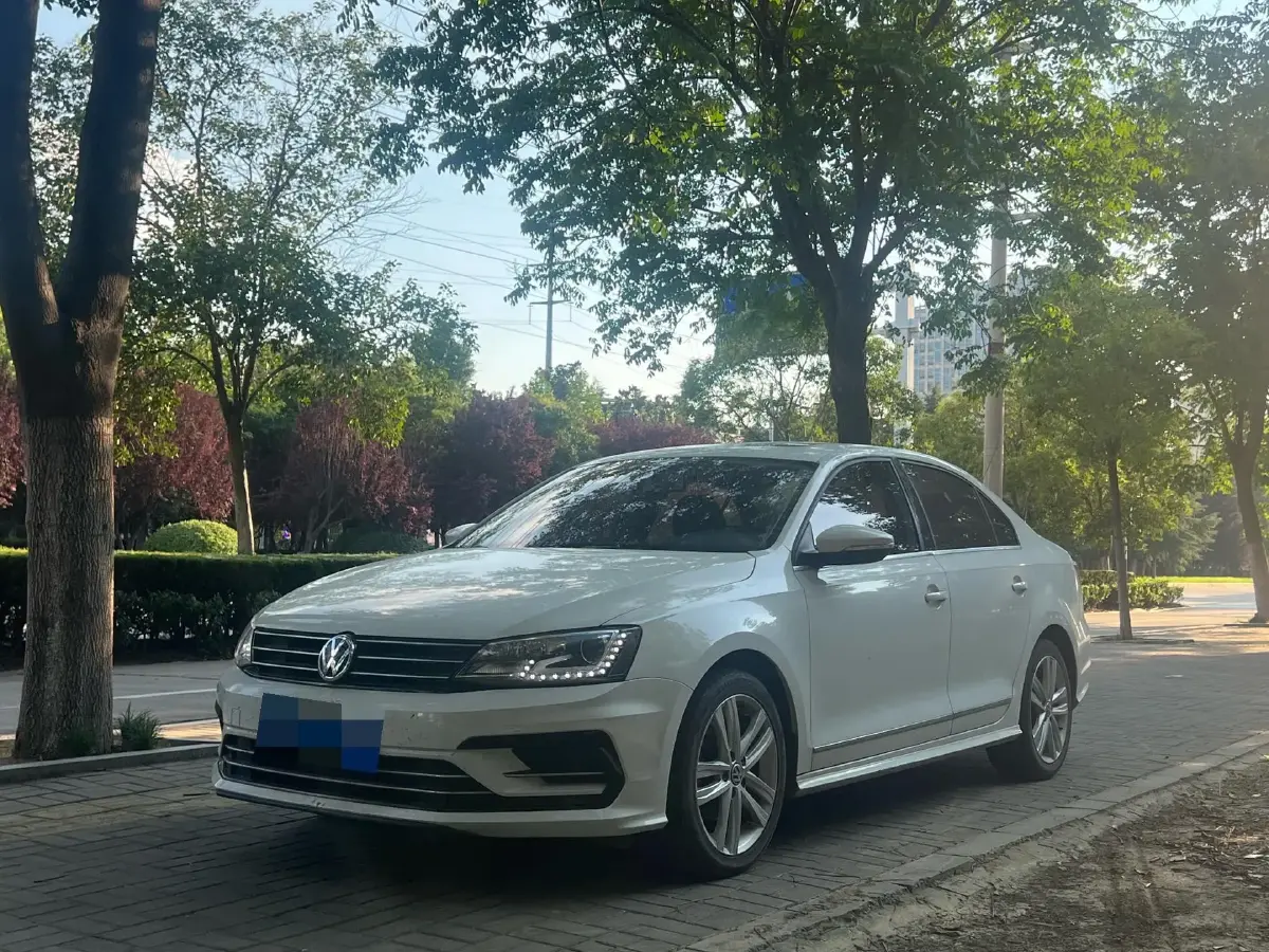 2018 Volkswagen Sagitar 1.4T 150HP L4 7DCT