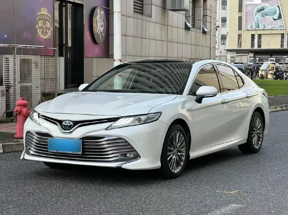 2019 Toyota Camry 2.5L 178HP L4 E-CVT Hybrid