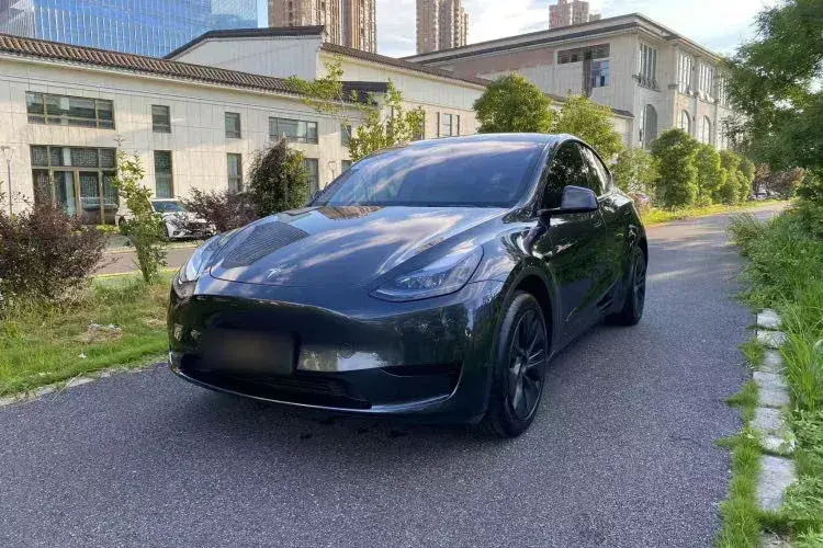 2023 Tesla Model Y BEV 60KWH