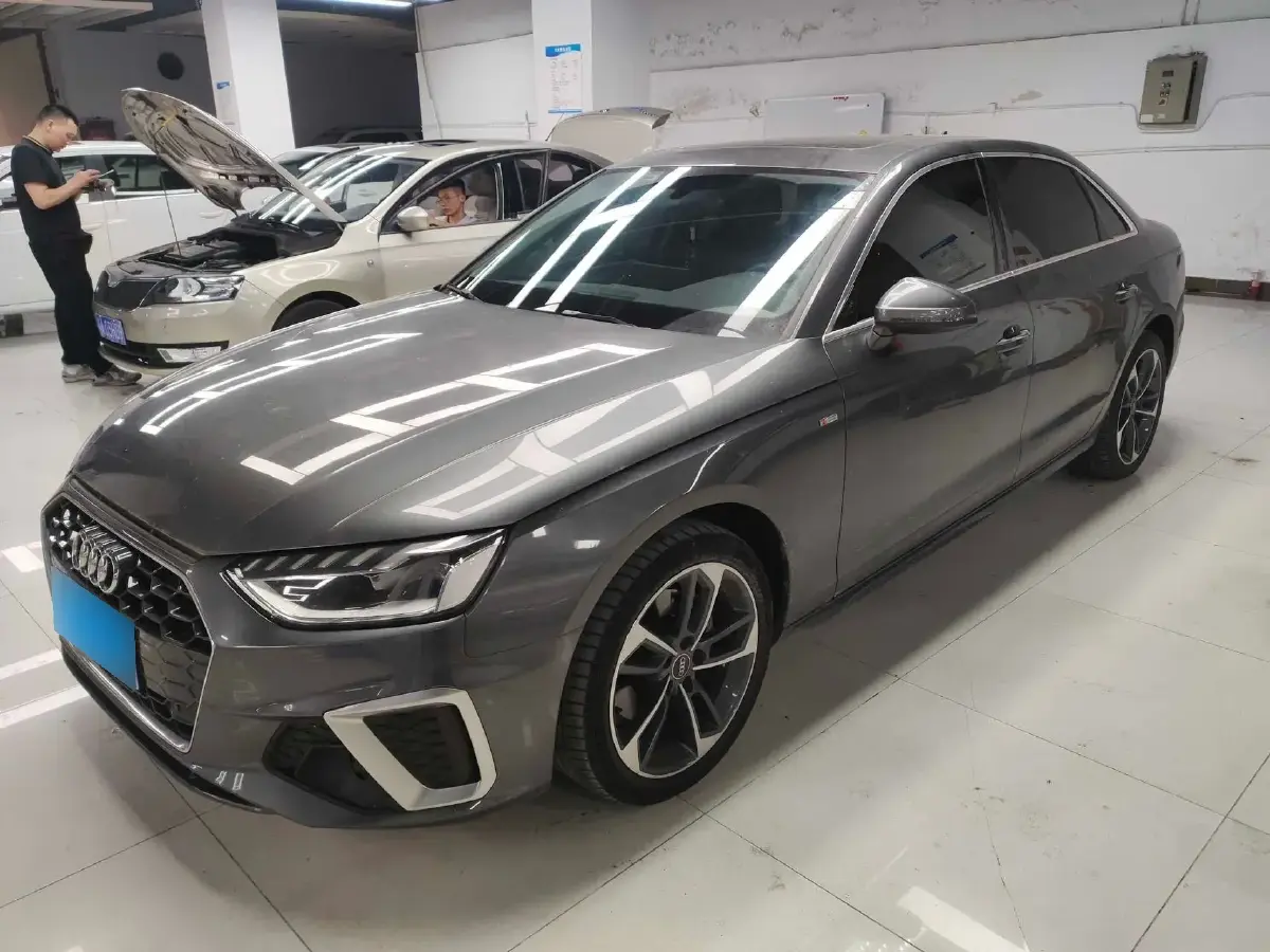 2022 Audi A4L 2.0T 190HP L4 7DCT