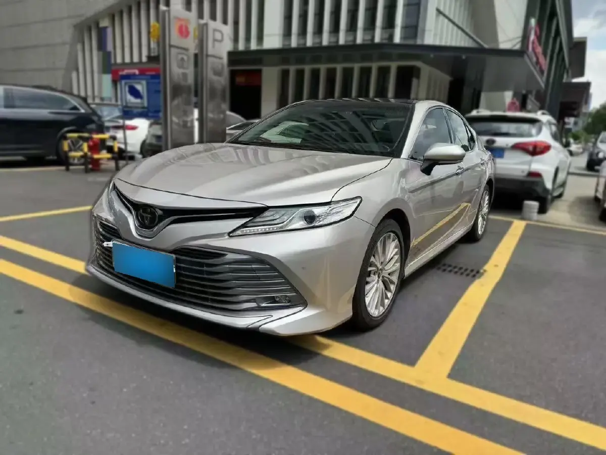 2019 Toyota Camry 2.5L 209HP L4 8AT