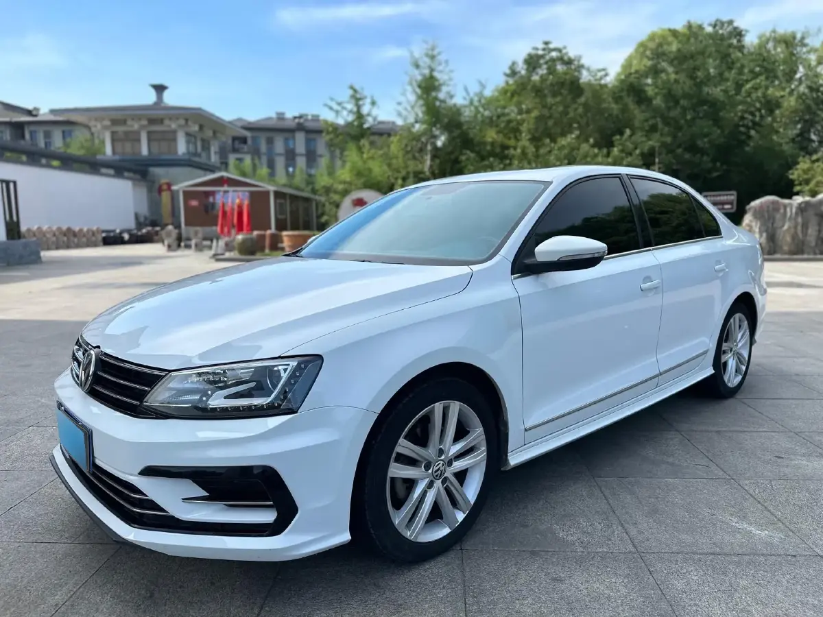 2018 Volkswagen Sagitar 1.4T 150HP L4 7DCT