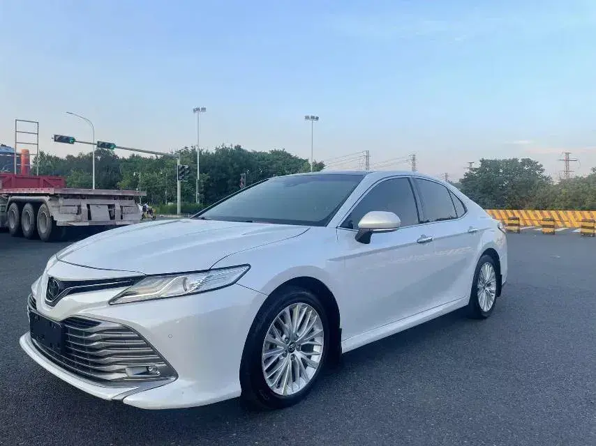 2019 Toyota Camry 2.5L 209HP L4 8AT