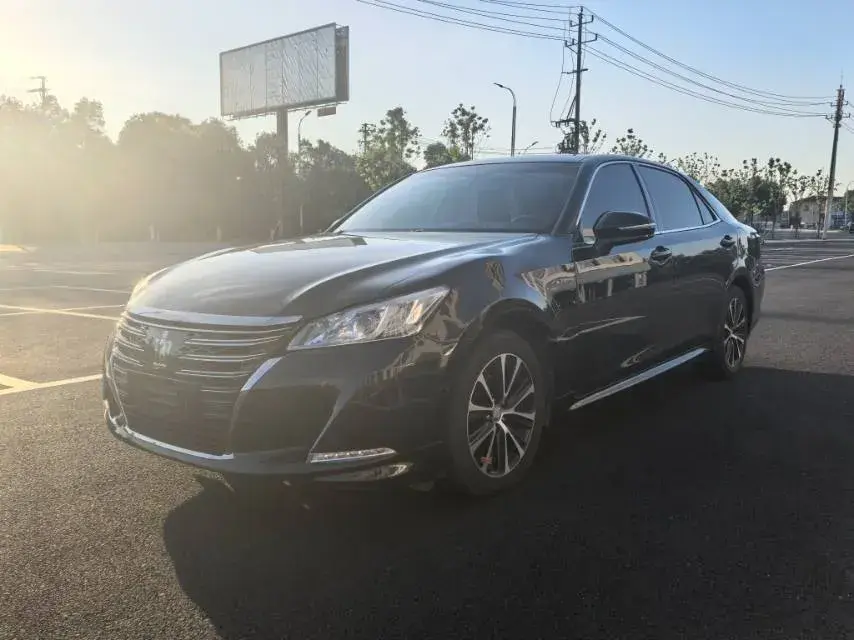 2018 Toyota Crown 2.0T 235HP L4 8AT