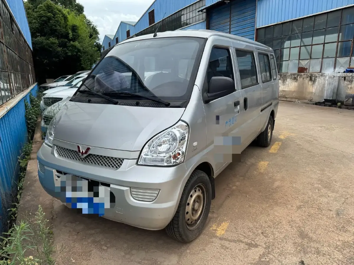 2021 WuLing RongGuang 1.5L 99HP L4 5MT