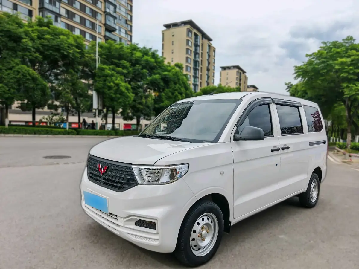 2022 WuLing HongGuang V 1.5L 99HP L4 6MT