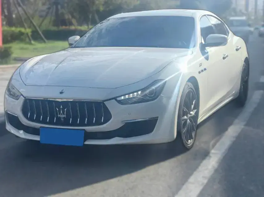 2023 Maserati Ghibli 2.0T 330HP L4 8AT