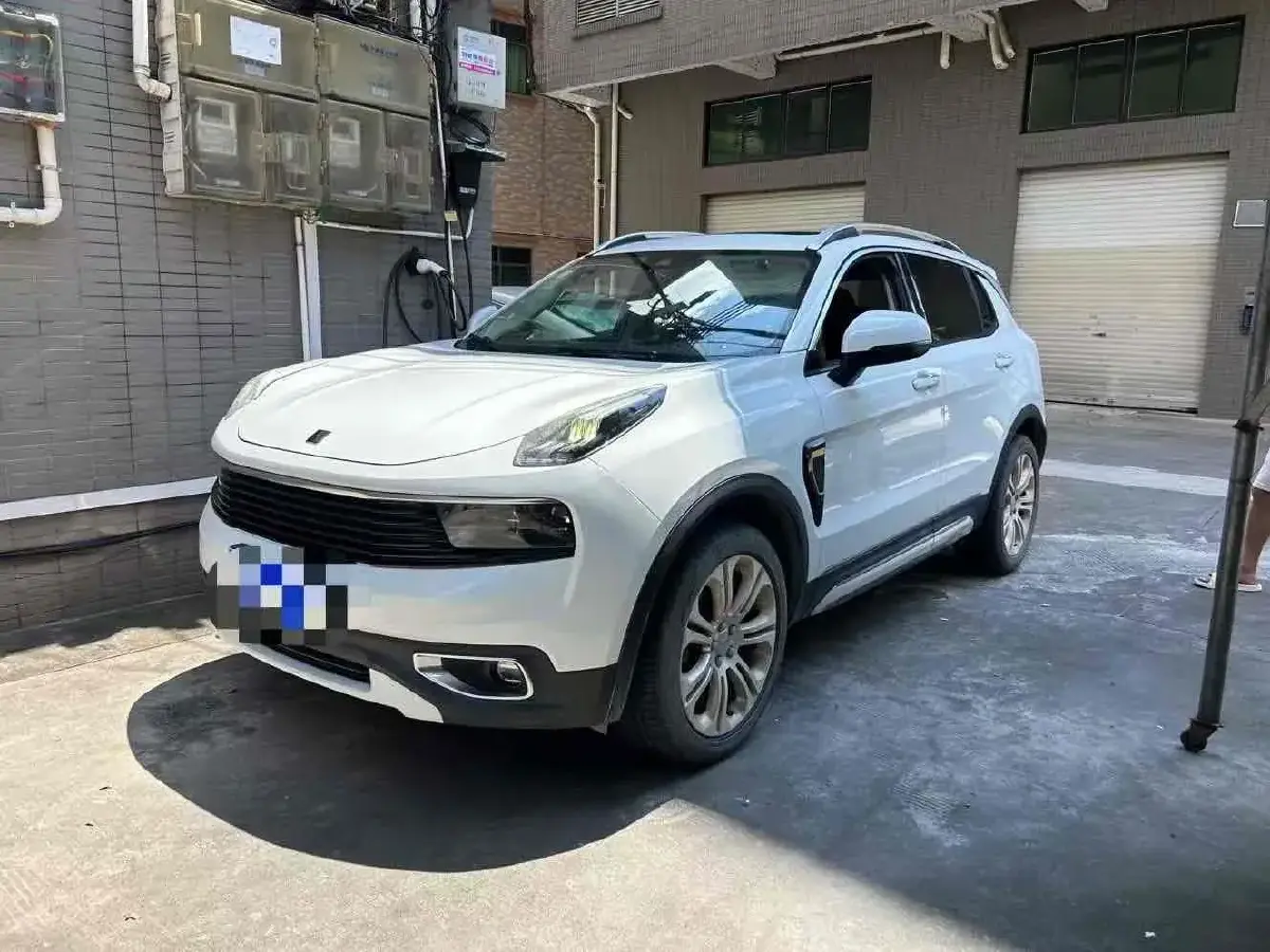 2017 LYNK&CO 01 2.0T 190HP L4 6AT
