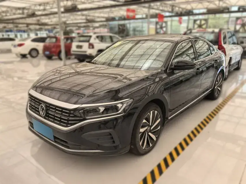 2024 Volkswagen Passat 2.0T 186HP L4 7DCT