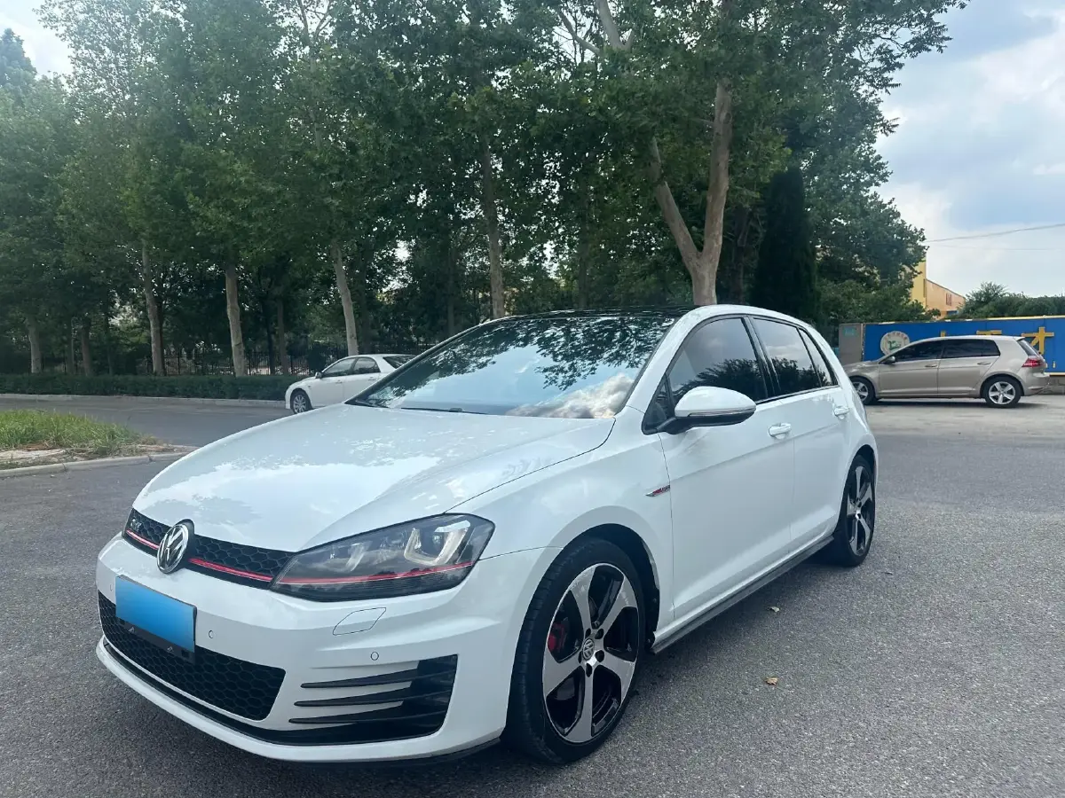 2016 Volkswagen GolfGTI 2.0T 220HP L4 7DCT