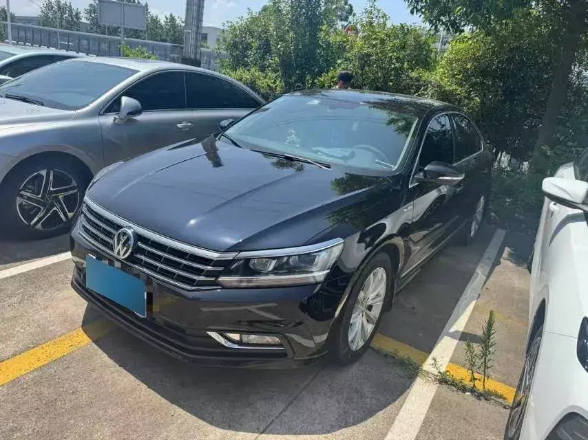 2017 Volkswagen Passat 1.8T 180HP L4 7DCT