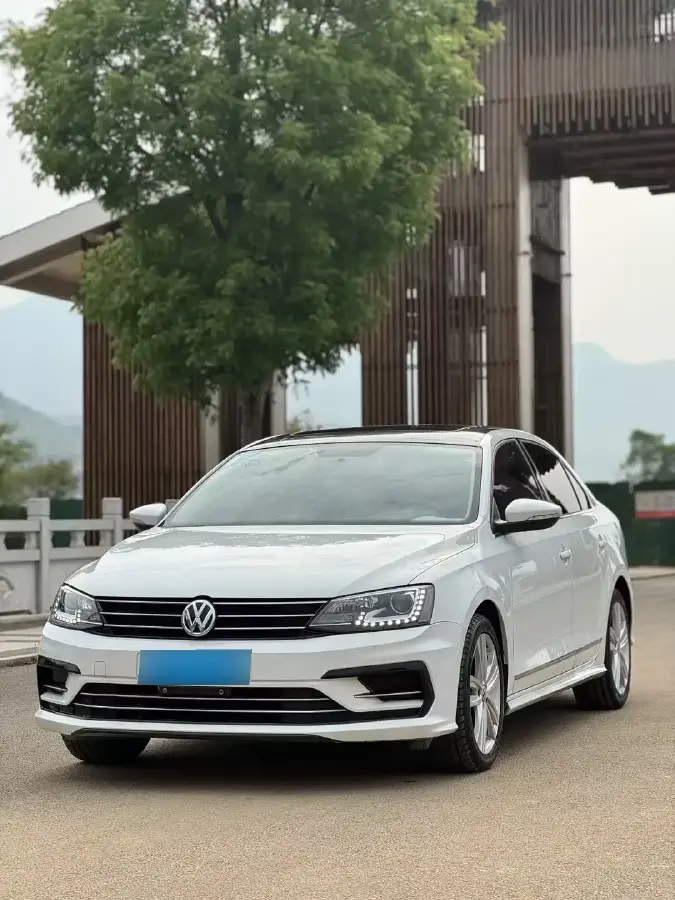 2018 Volkswagen Sagitar 1.4T 150HP L4 7DCT