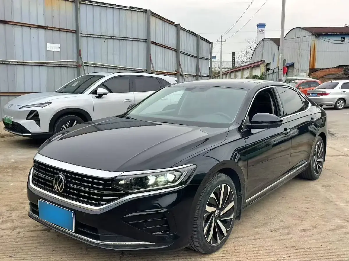 2023 Volkswagen Passat 2.0T 186HP L4 7DCT