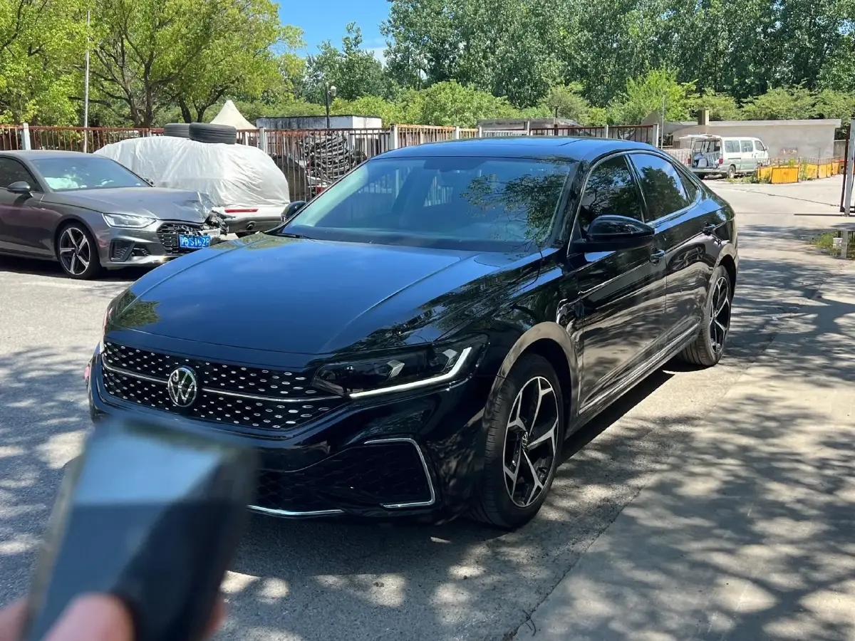 2023 Volkswagen Passat 2.0T 186HP L4 7DCT