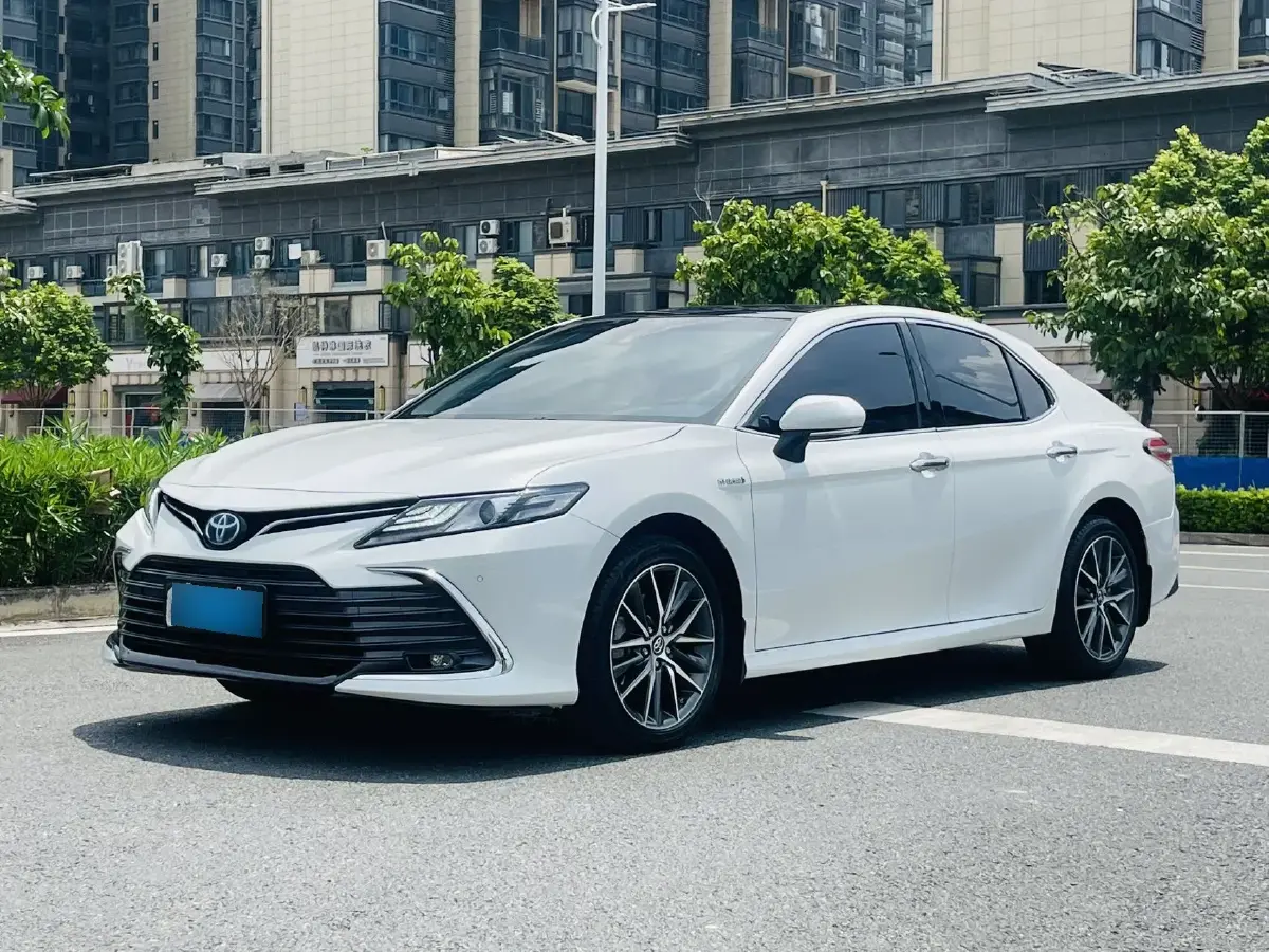 2021 Toyota Camry 2.5L 178HP L4 E-CVT Hybrid